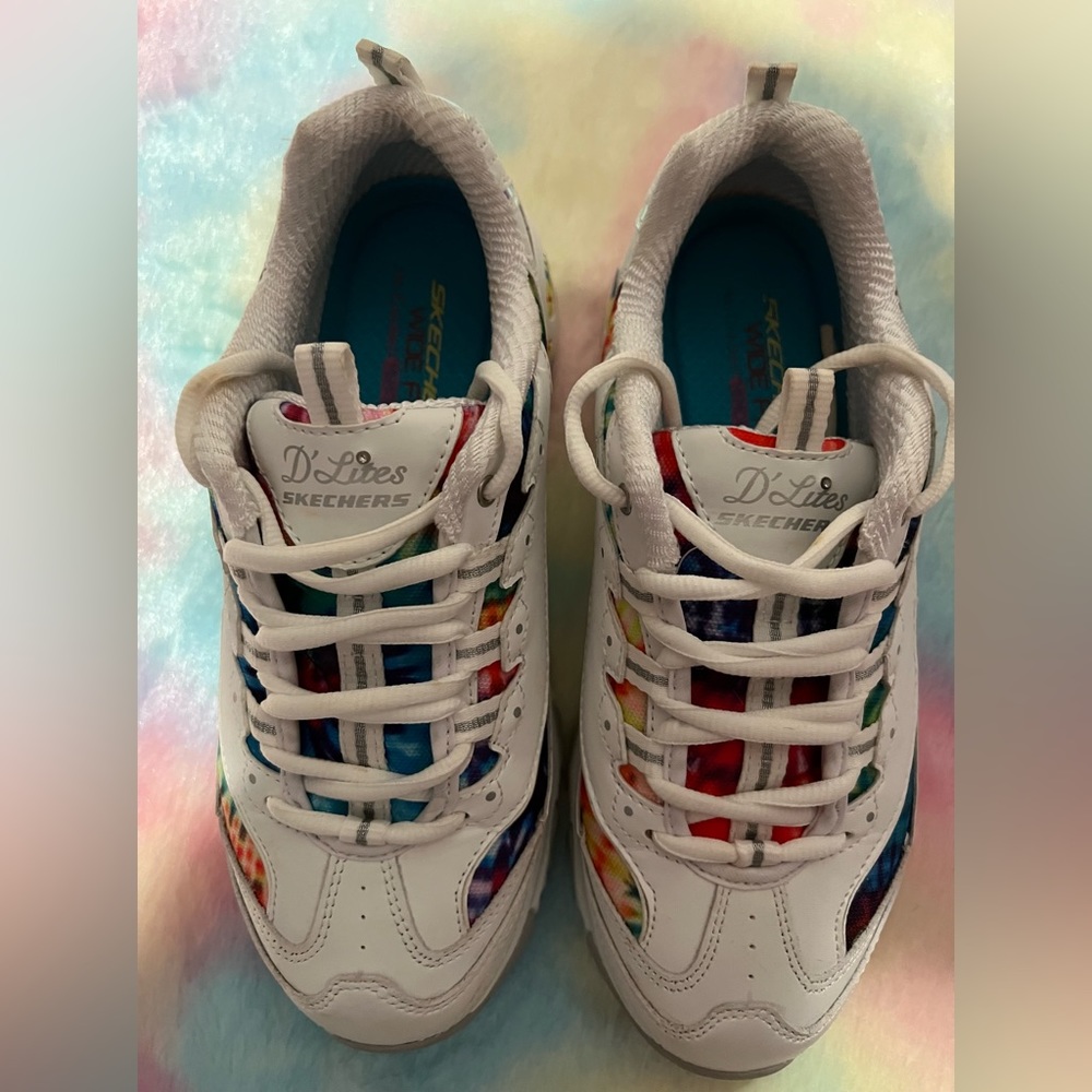 Brand New Woman’s Sketchers Sneakers Size 8.5 WIDE